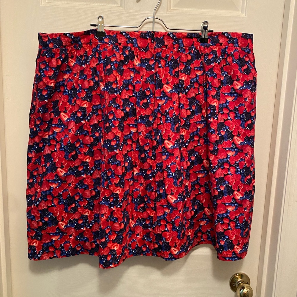 EUC Bea & Dot by Modcloth 3X photo realistic berry print Skirt - Picture 5 of 5